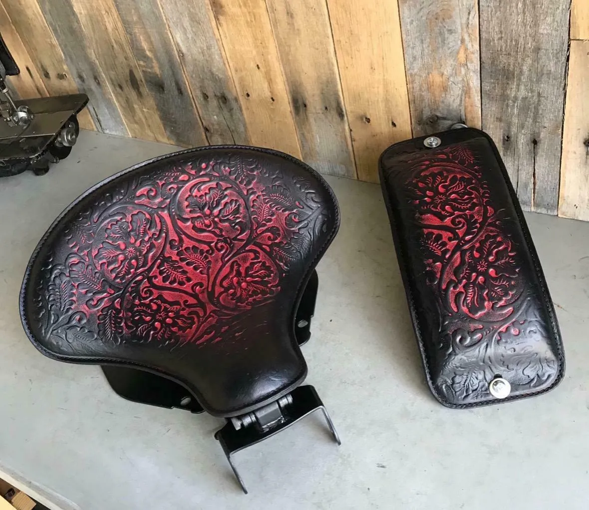 2018-2025 Harley Softail Spring Seat Pad Mounting Kit Ant Red Oak Leaf Leather