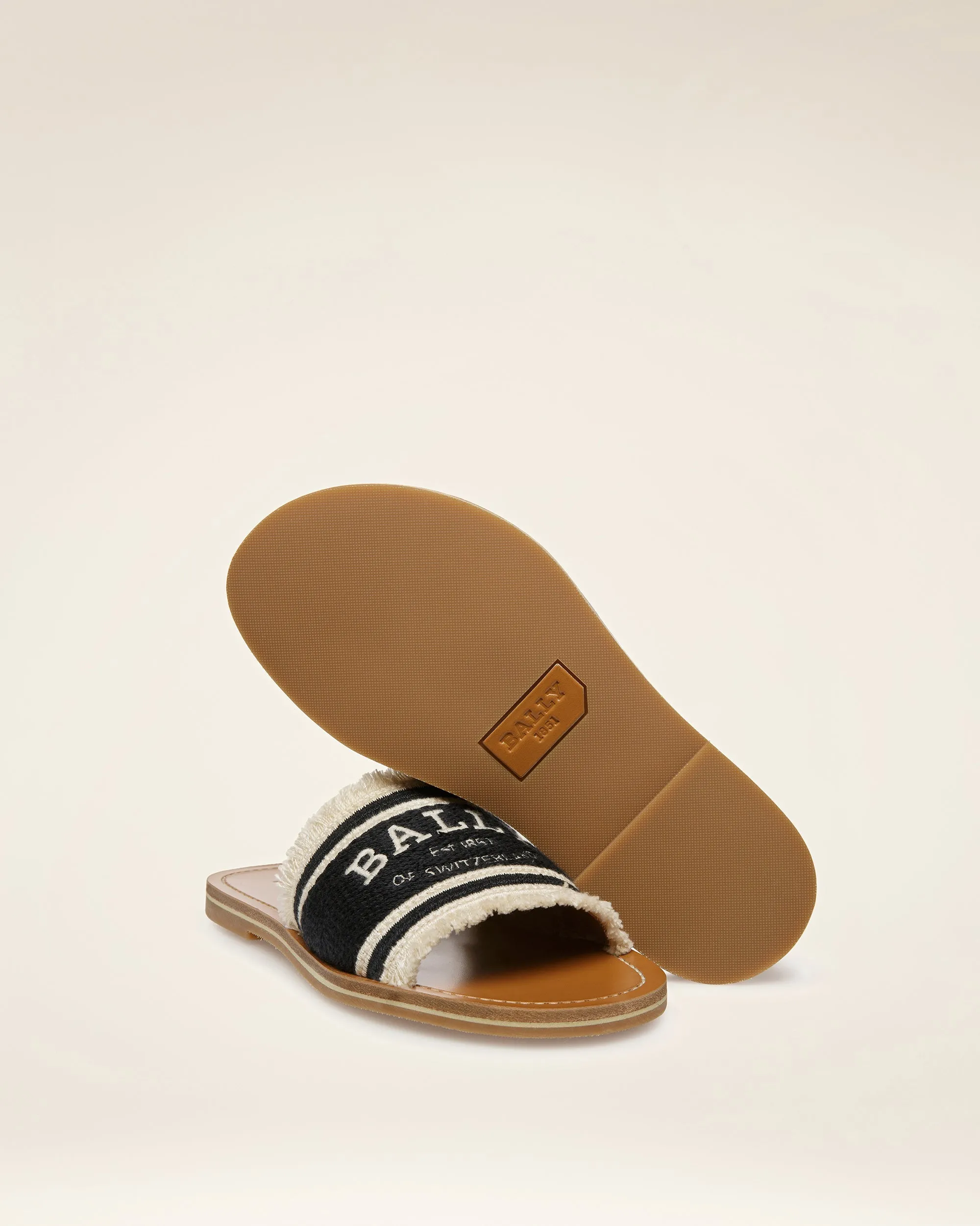 Bianka Flat - Slide