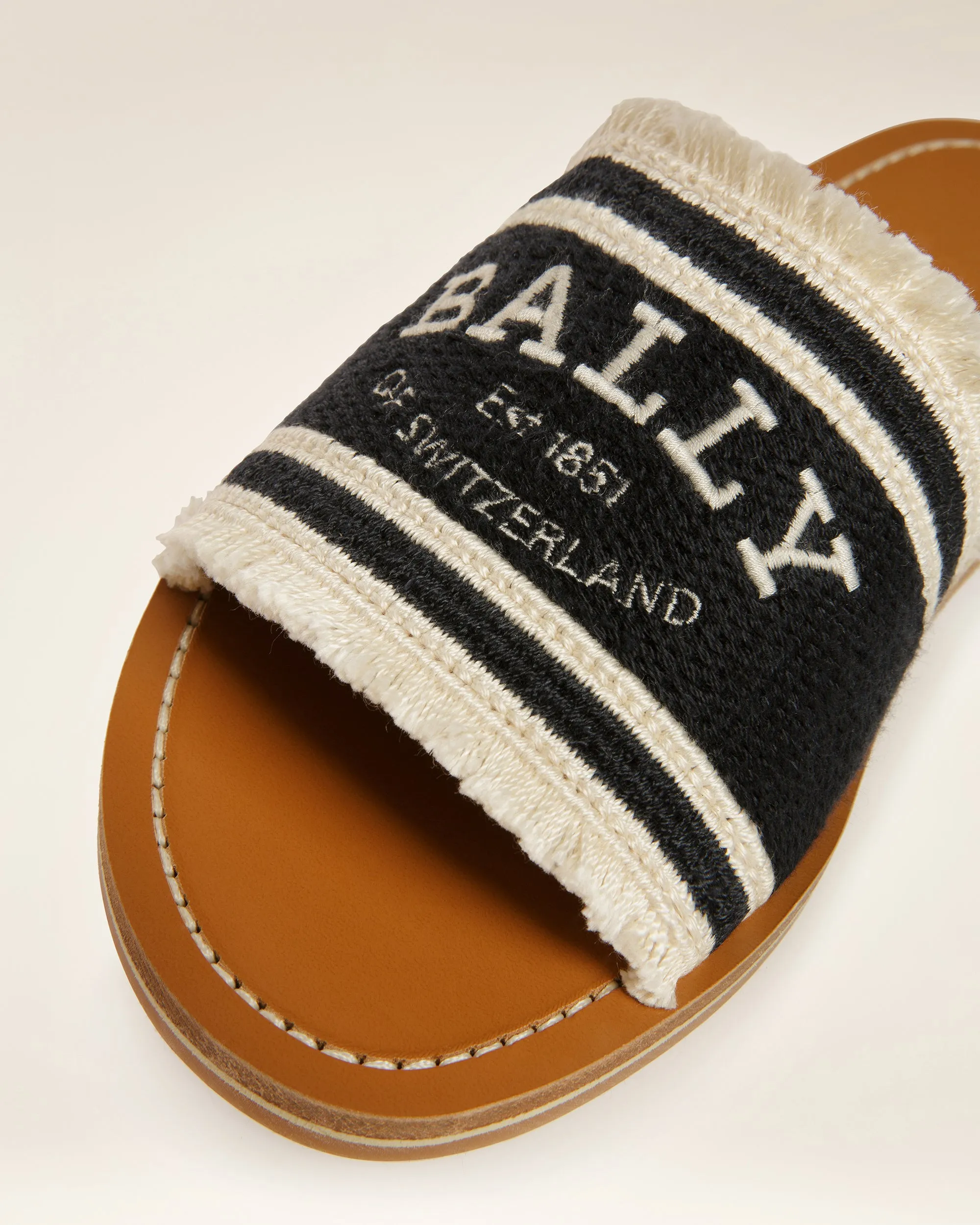 Bianka Flat - Slide