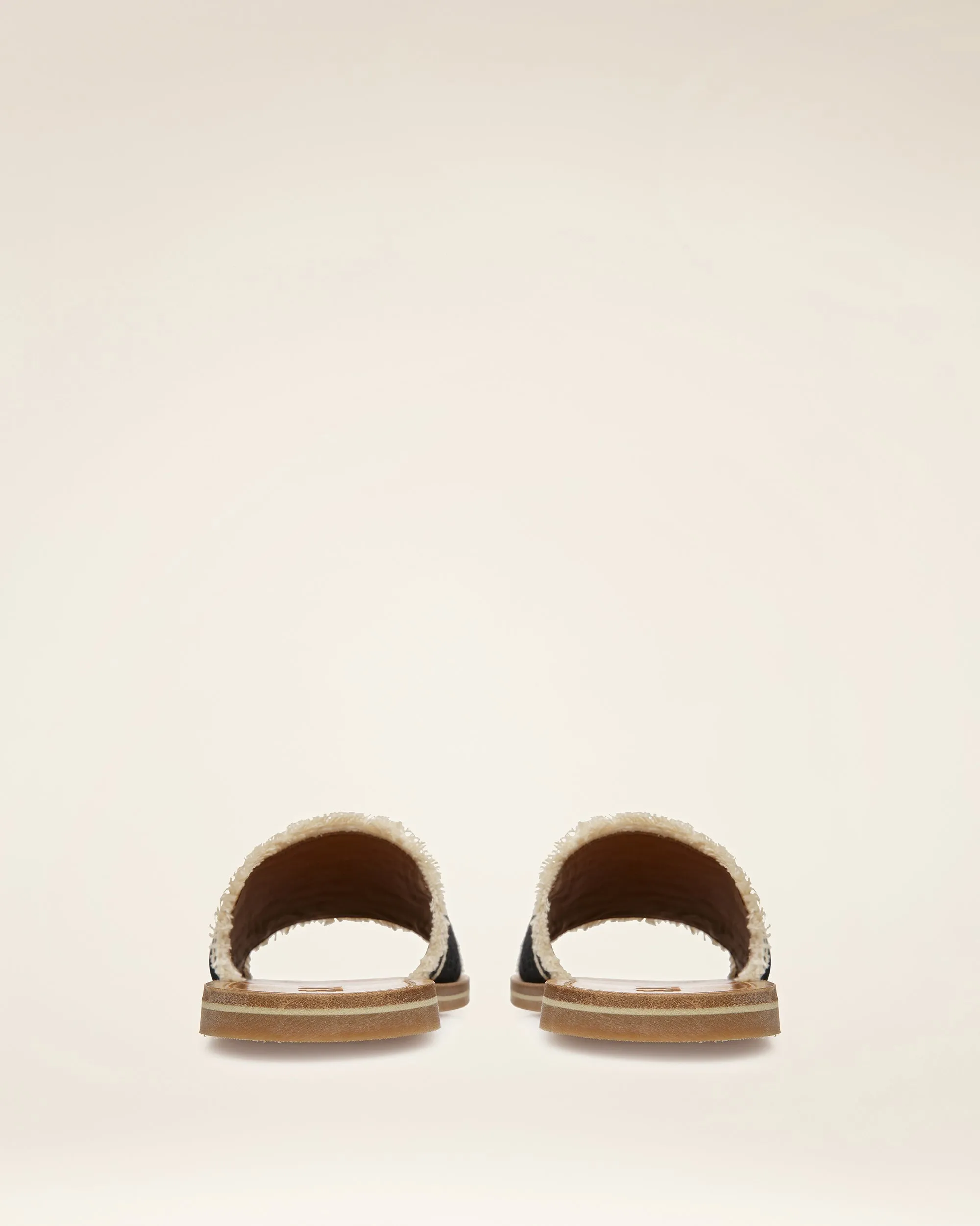 Bianka Flat - Slide