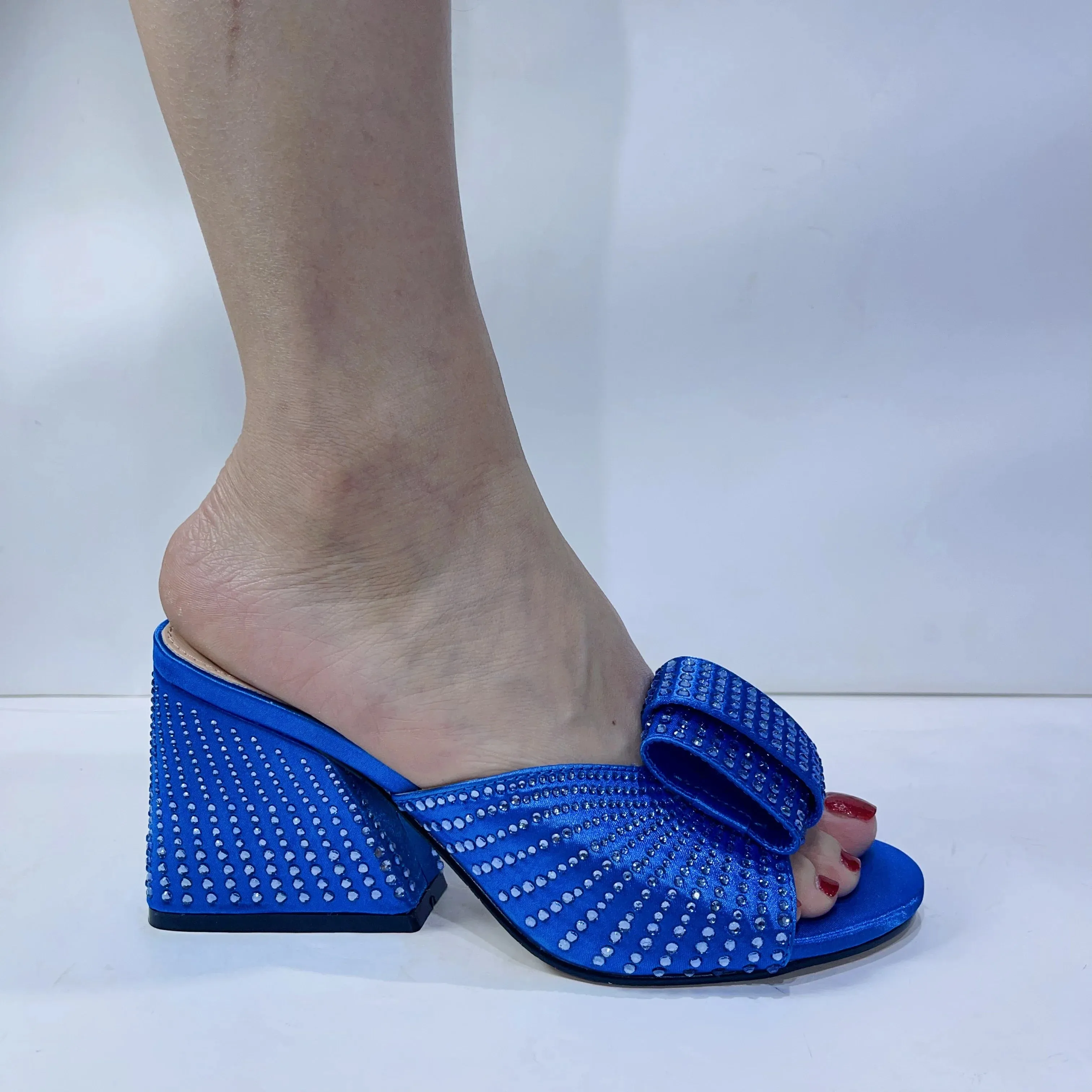 Black African Women's Round Toe High Heels Suitable for Wedding Party