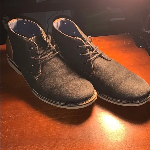 Boys size 7 shoes