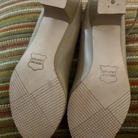 Capezio jr. Footlight shoes in tan