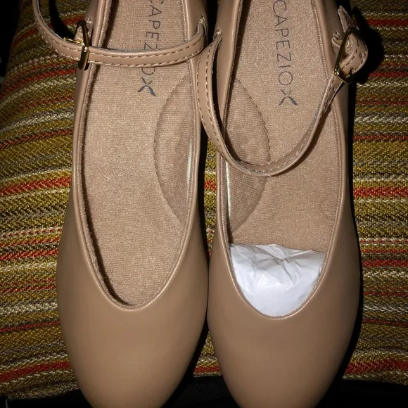 Capezio jr. Footlight shoes in tan