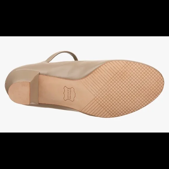 Capezio jr. Footlight shoes in tan