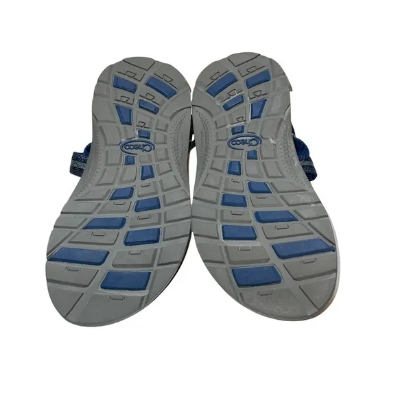 Chaco Boy Shoes Size 4 !