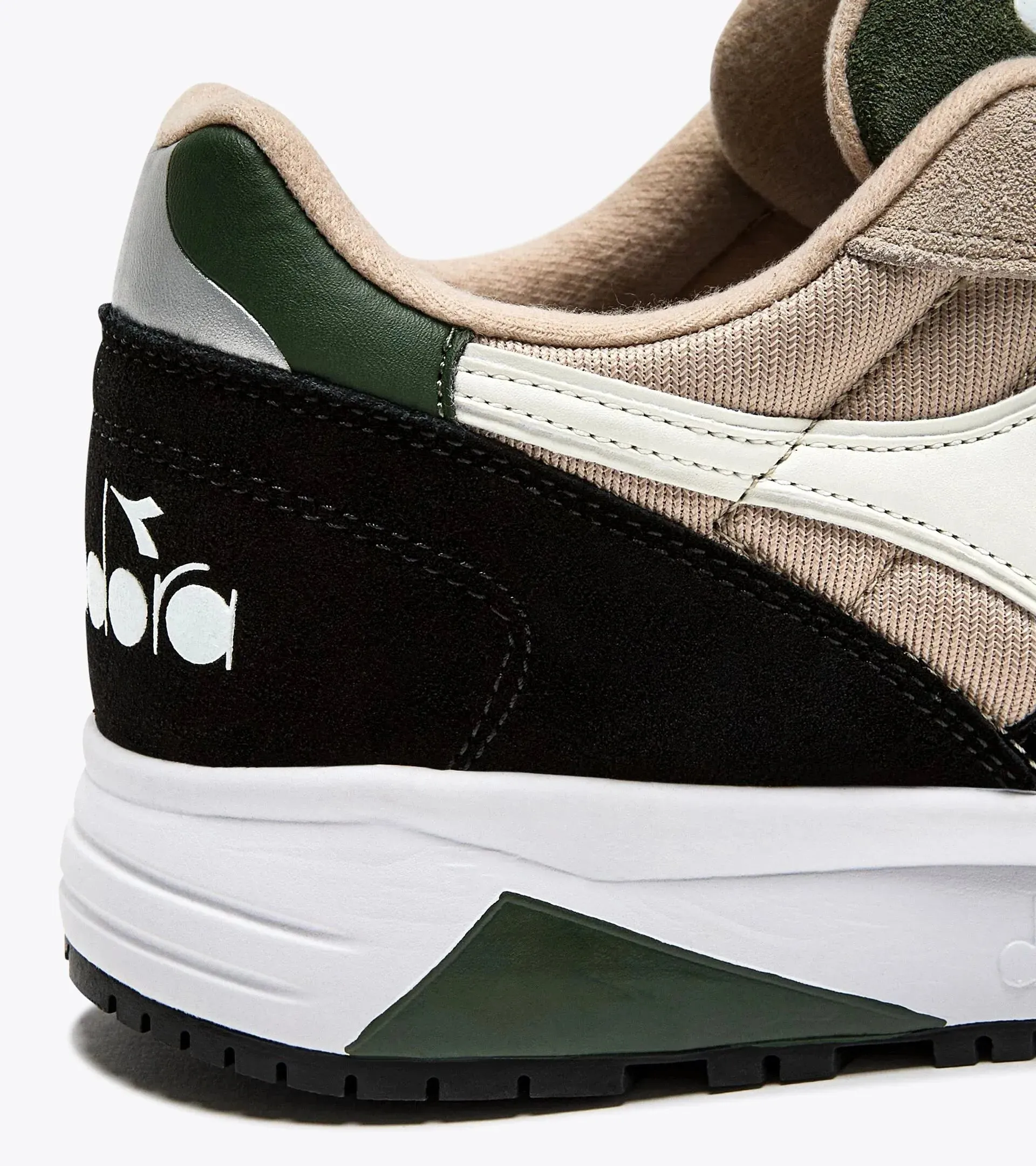 Diadora N902 In Beige Oxford