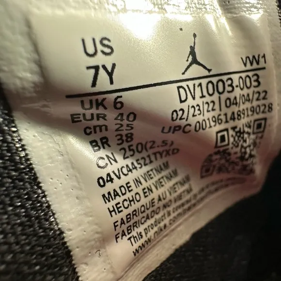 EUC Nike Kids Air Jordan Zion 2 GS Graffiti Basketball Shoes Sneakers, Sz 7Y