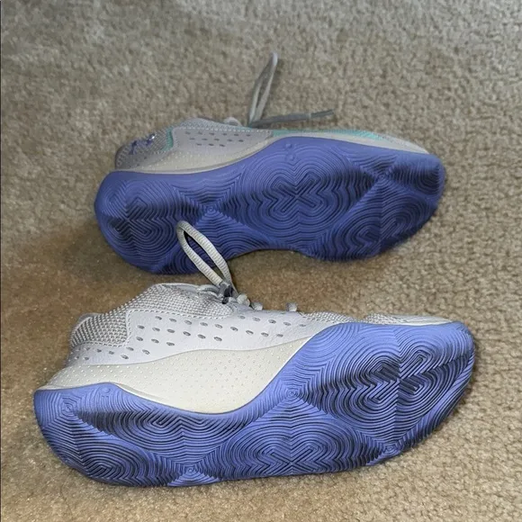 EUC- Under Armour Girls Gray and Blue Basketball Shoes Size 3