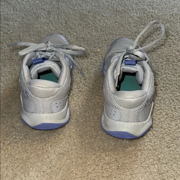 EUC- Under Armour Girls Gray and Blue Basketball Shoes Size 3