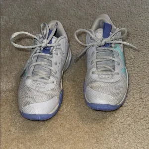 EUC- Under Armour Girls Gray and Blue Basketball Shoes Size 3