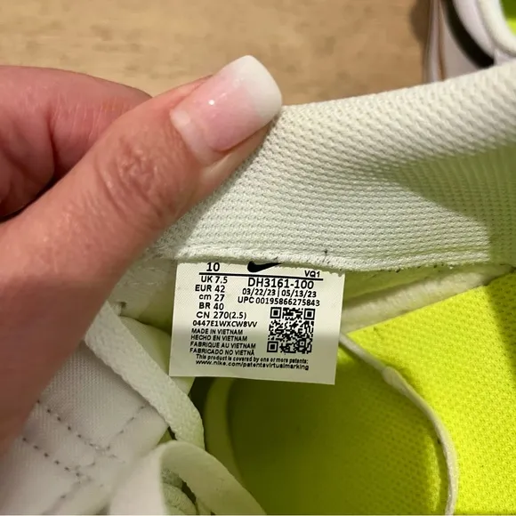 Like New Nike White and Black Sneakers
