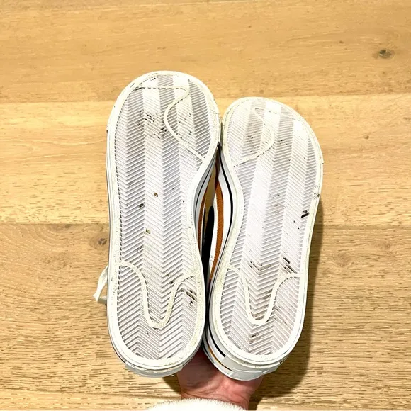 Like New Nike White and Black Sneakers