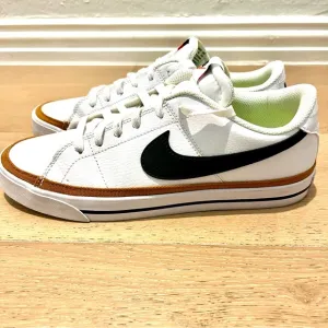 Like New Nike White and Black Sneakers