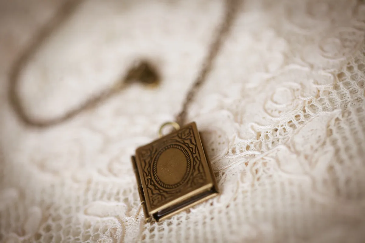 Literature Book Lockets (The Jane Locket)