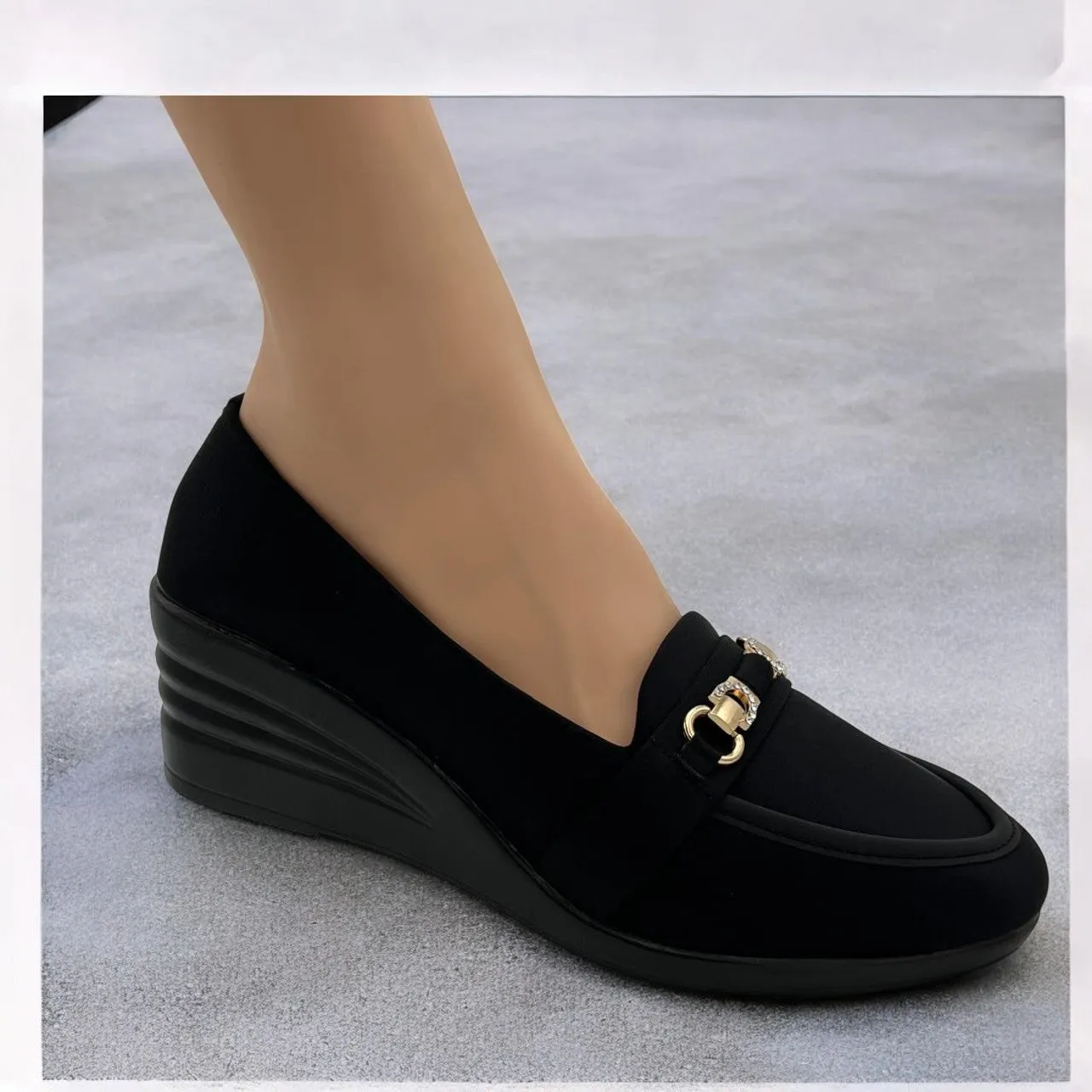 M0546 silk wedge