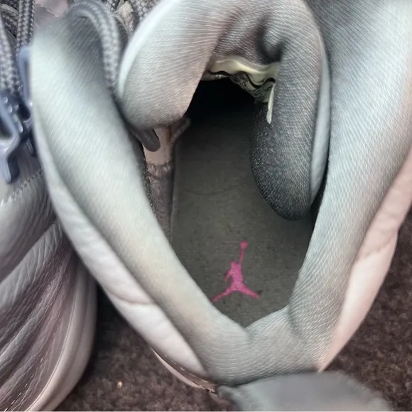 Nike Air Jordan 12 Retro Wolf Grey Vivid Pink 510815-029 GS Sz 5Y