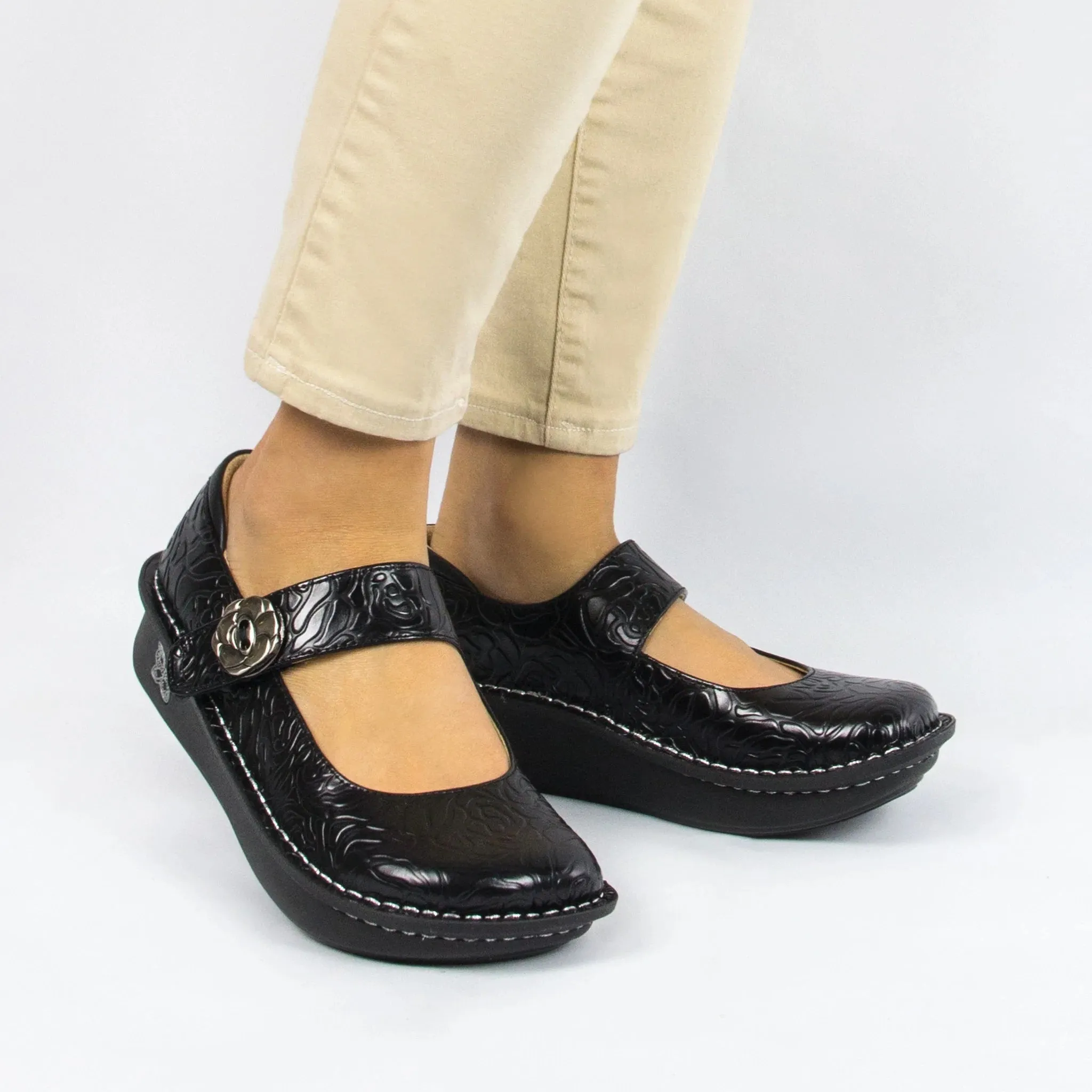 Paloma - Black Embossed Rose