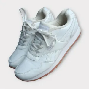 REEBOK CLASSIC MEN'S SIZE 9 WHITE RUNNING SHOE.