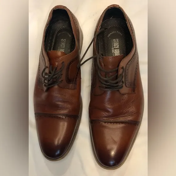 Stacy Adams 9.5 lace up dress shoe , rich brown color, classic style
