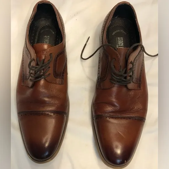 Stacy Adams 9.5 lace up dress shoe , rich brown color, classic style