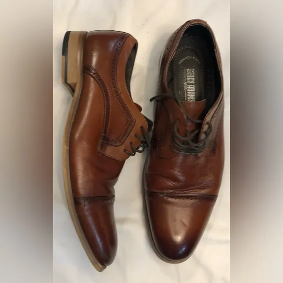 Stacy Adams 9.5 lace up dress shoe , rich brown color, classic style