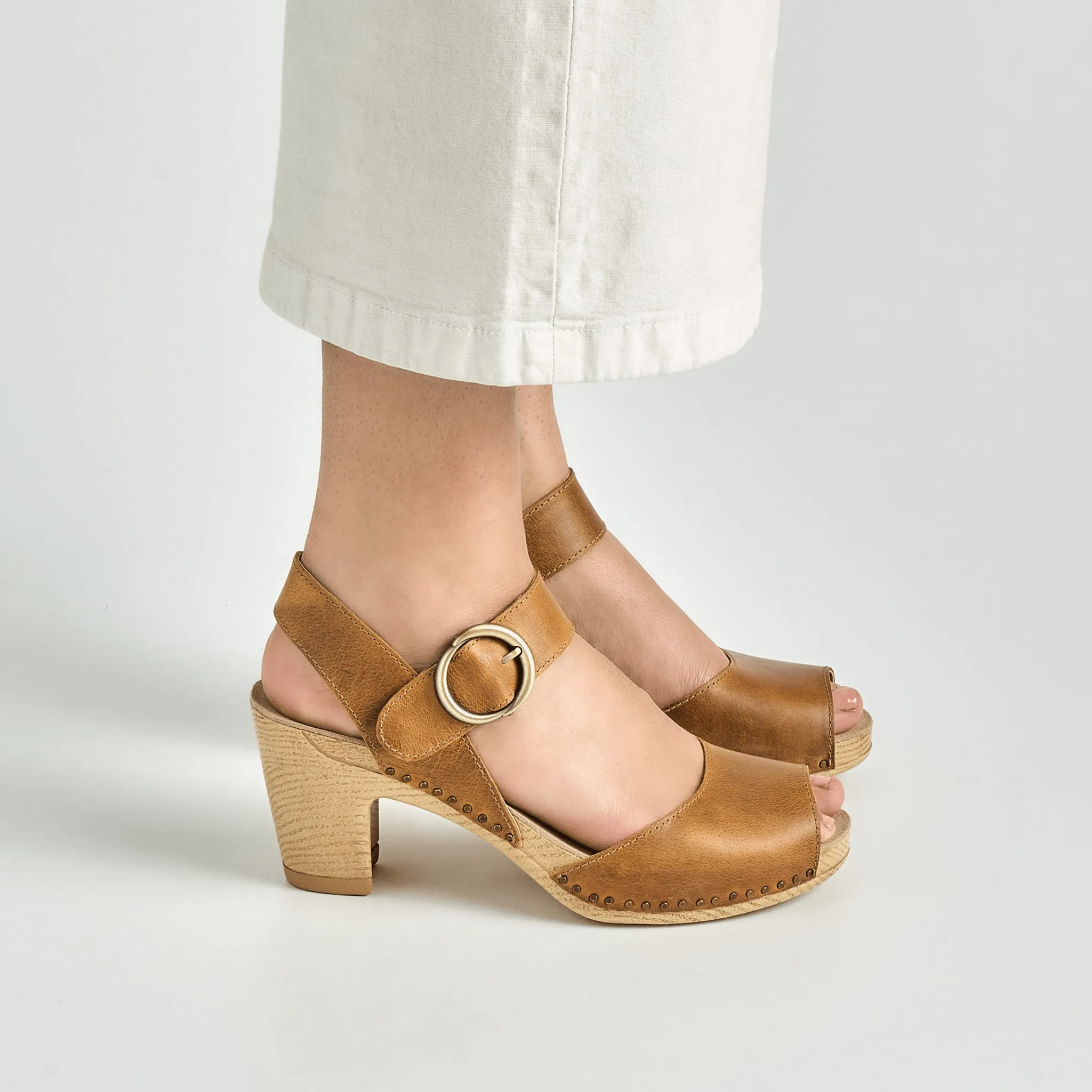 Tamra | Pull Up | Tan