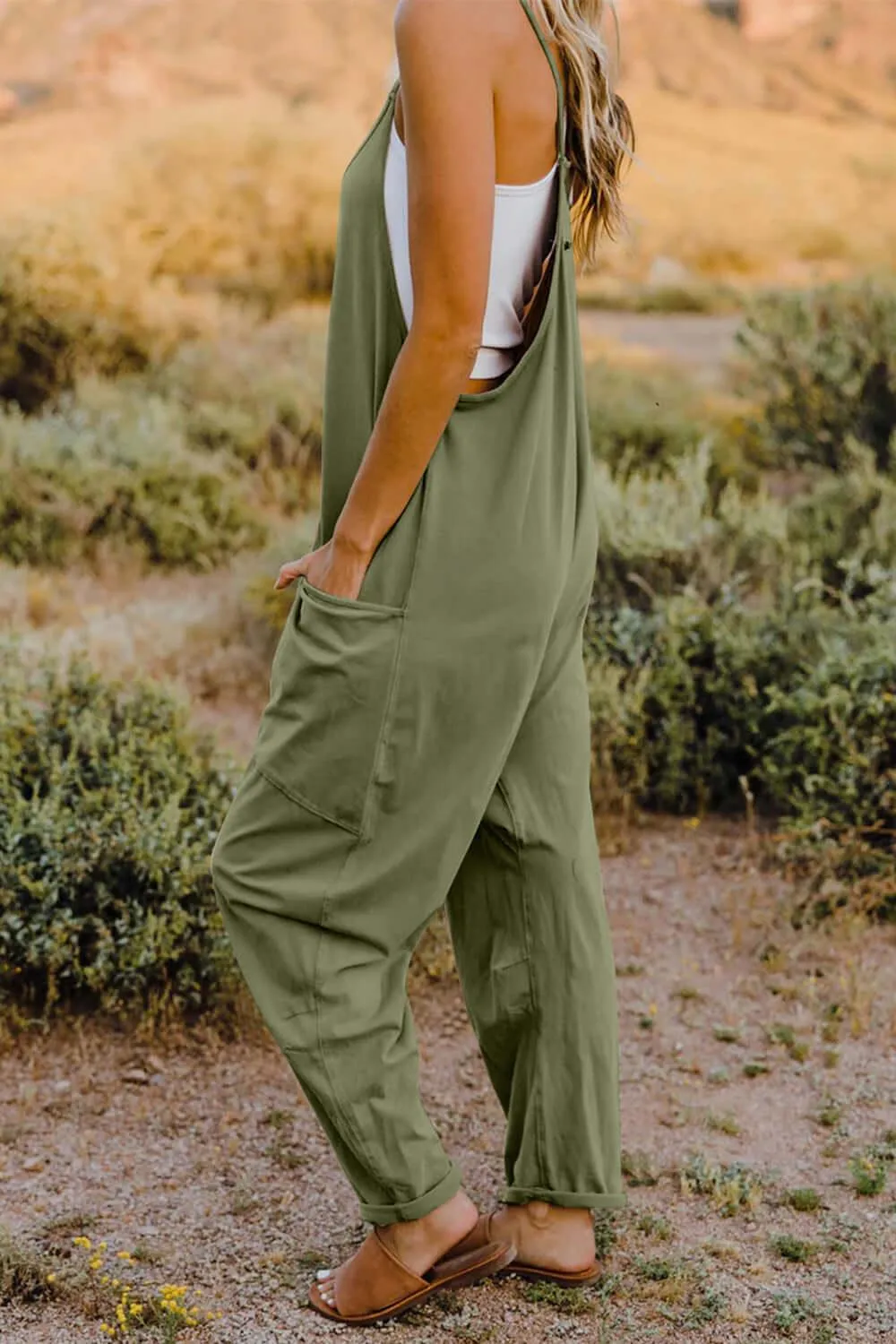 V-Neck Sleeveless Jumpsuit with Pockets – Comfortable & Practical