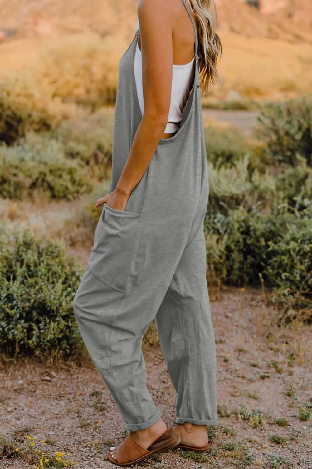 V-Neck Sleeveless Jumpsuit with Pockets – Comfortable & Practical