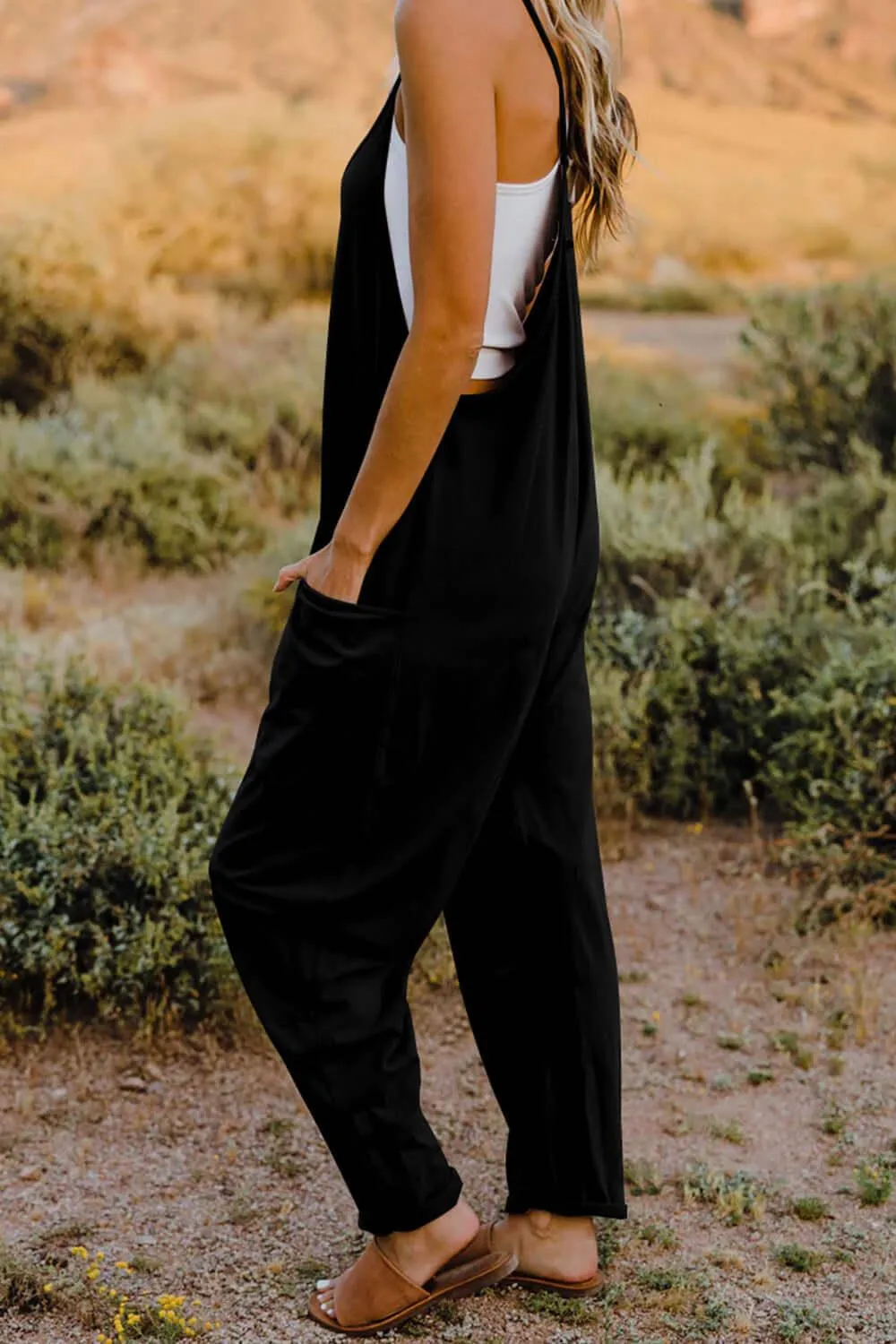 V-Neck Sleeveless Jumpsuit with Pockets – Comfortable & Practical