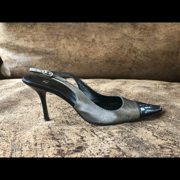 Vera Wang Black/ golden metallic made in Italy dress shoes size 8